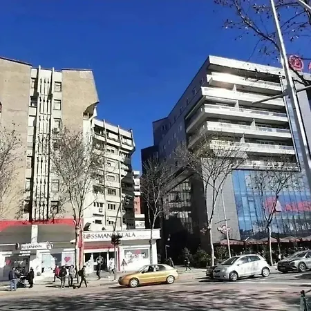アパート Tirana
