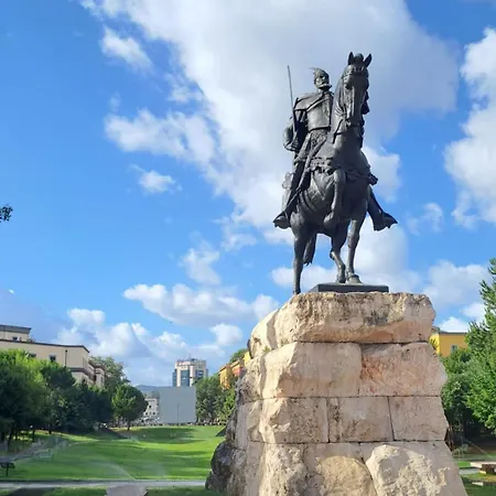 Tirana ティラナ